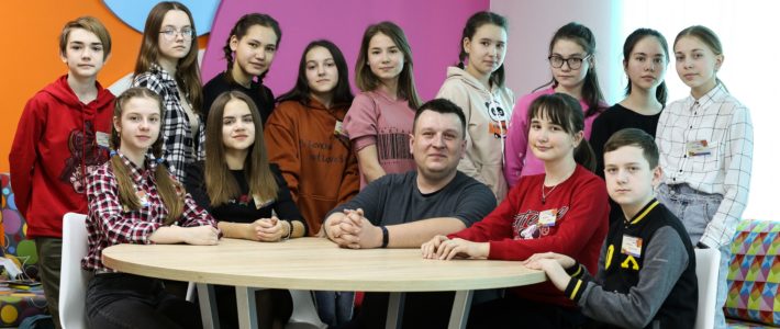 В гостях у будущих журналистов побывал главный редактор телеканала «ТелеСеть Мордовии» Евгений Симкин