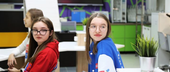 Школьники-участники проекта Российского общества «Знание» из Ульяновской области в Центре «Мира»