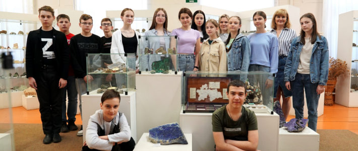 Участники программы «География» II смены «Школы олимпиадной подготовки» посетили Минералогический музей Мордовского государственного университета им. Н.П. Огарёва